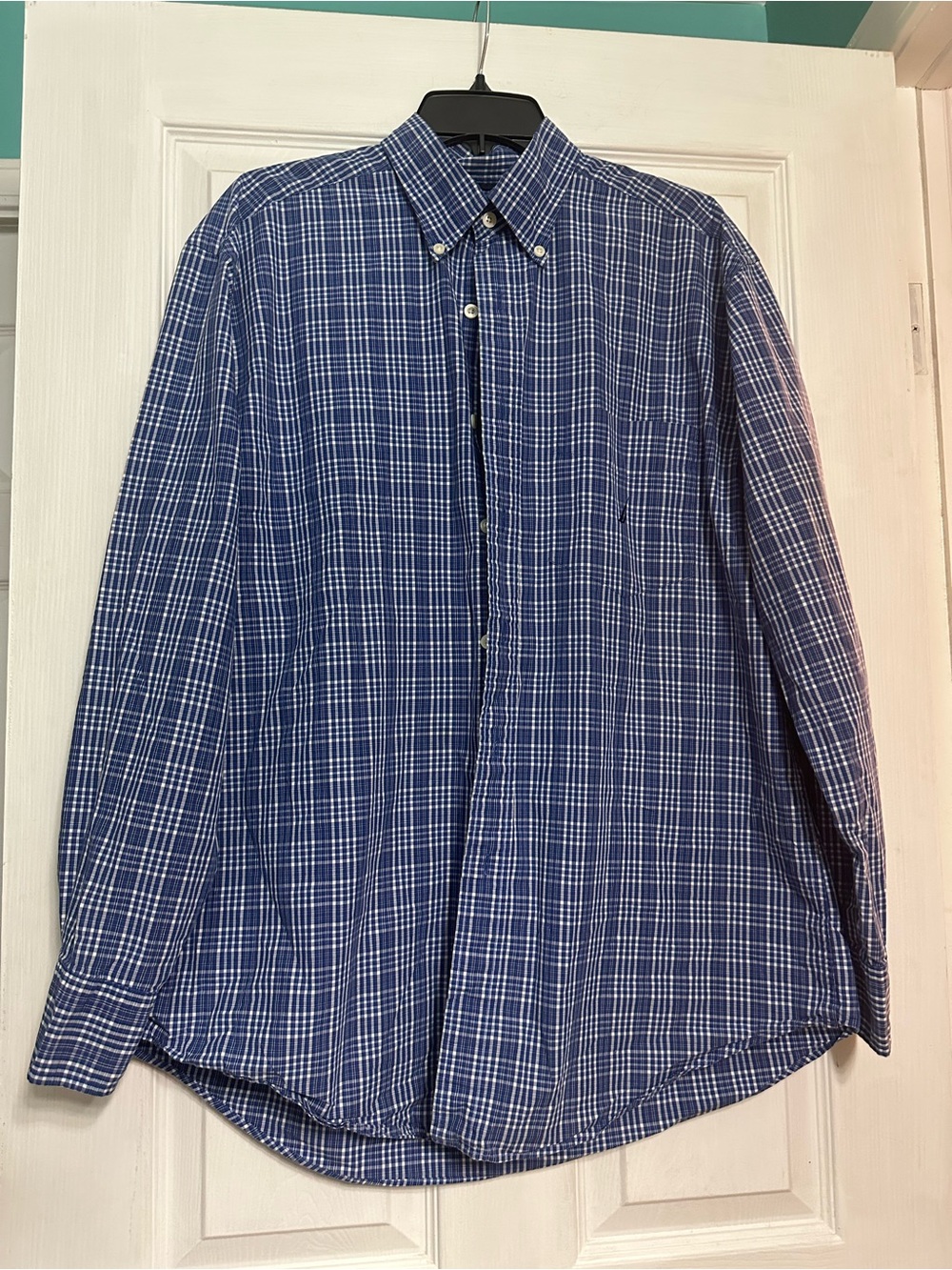 L) Náutica Men's Blue Plaid Button-Down Shirt